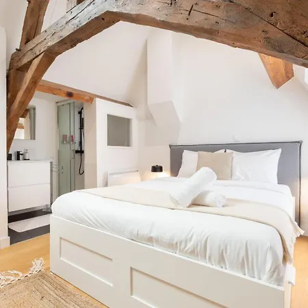 Old - Lovely Typical Apartment!