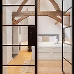 Old - Lovely Typical Apartment! דירה *