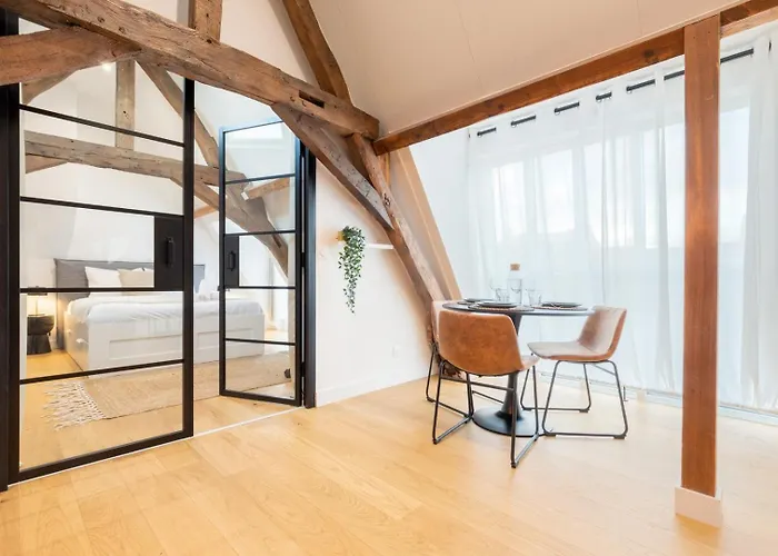 Old - Lovely Typical Apartment!